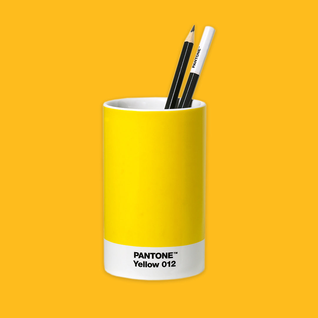Yellow PENSU container with two pens on a yellow background