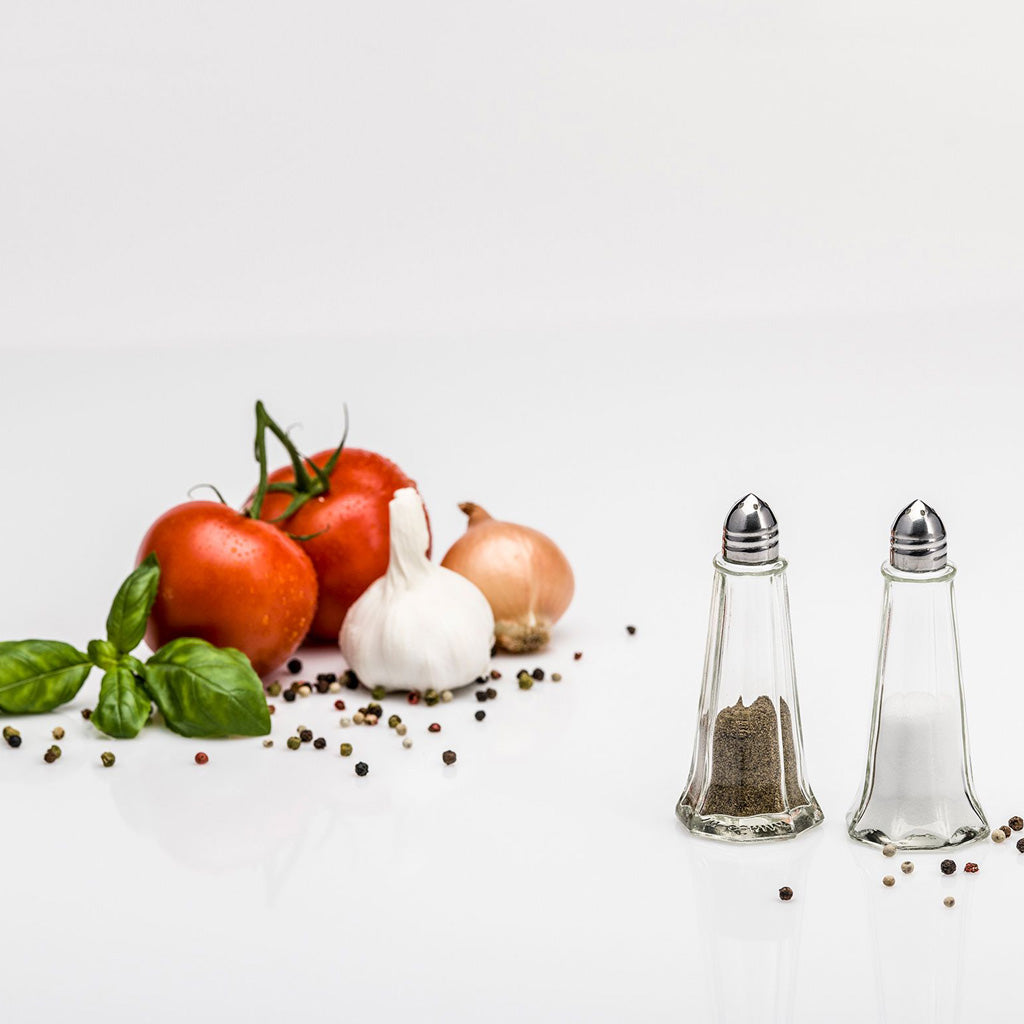 Westmark Universal Shaker on display with vegetables.