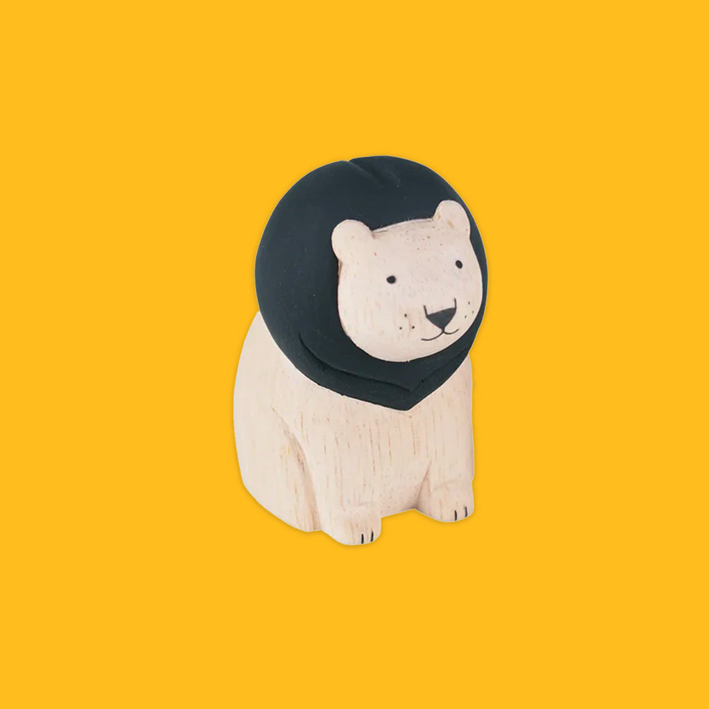 T-Lab Pole Pole Lion Carved Toy