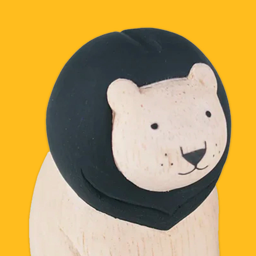 T-Lab Pole Pole Lion Carved Toy