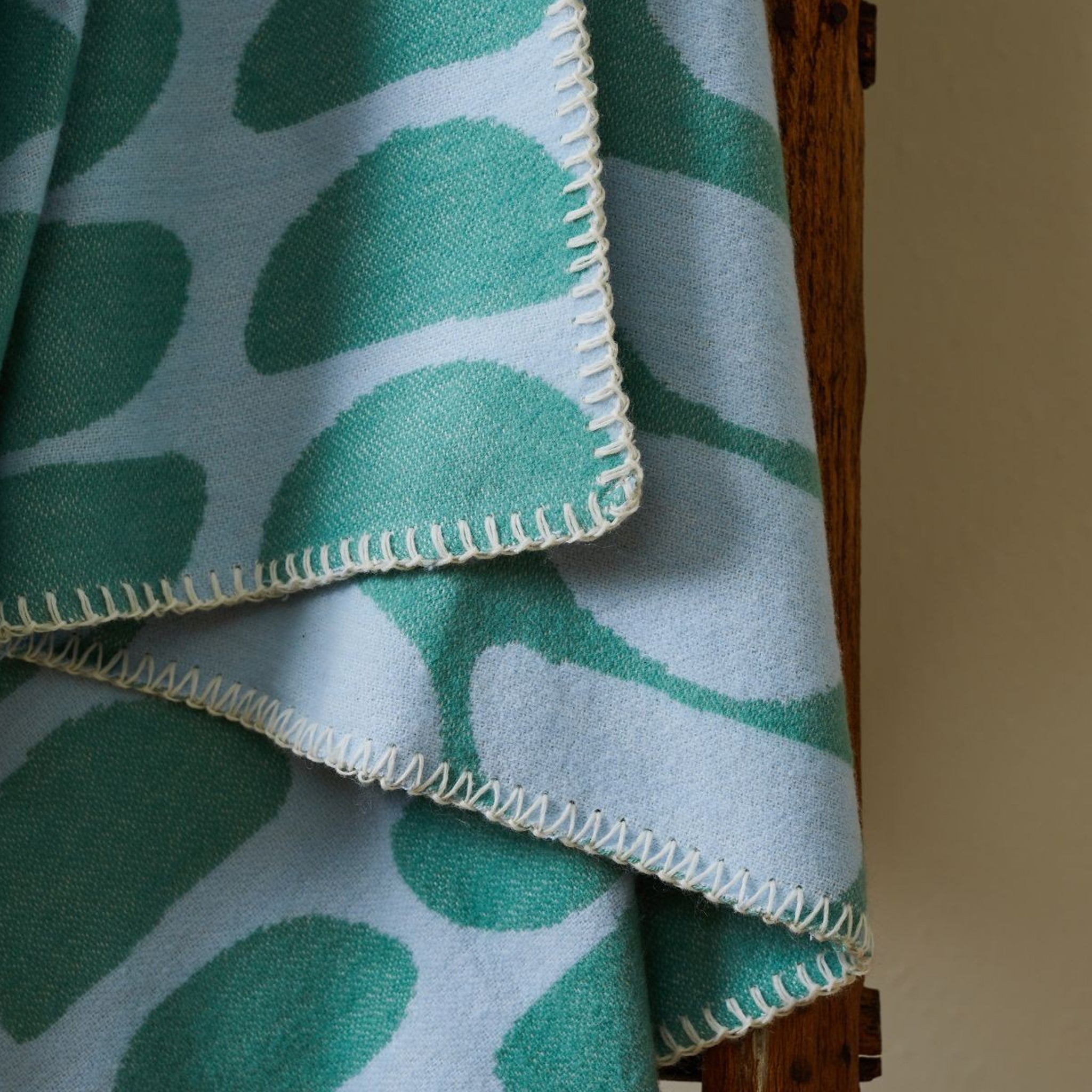 Halfmoon Blanket Stitch Throw