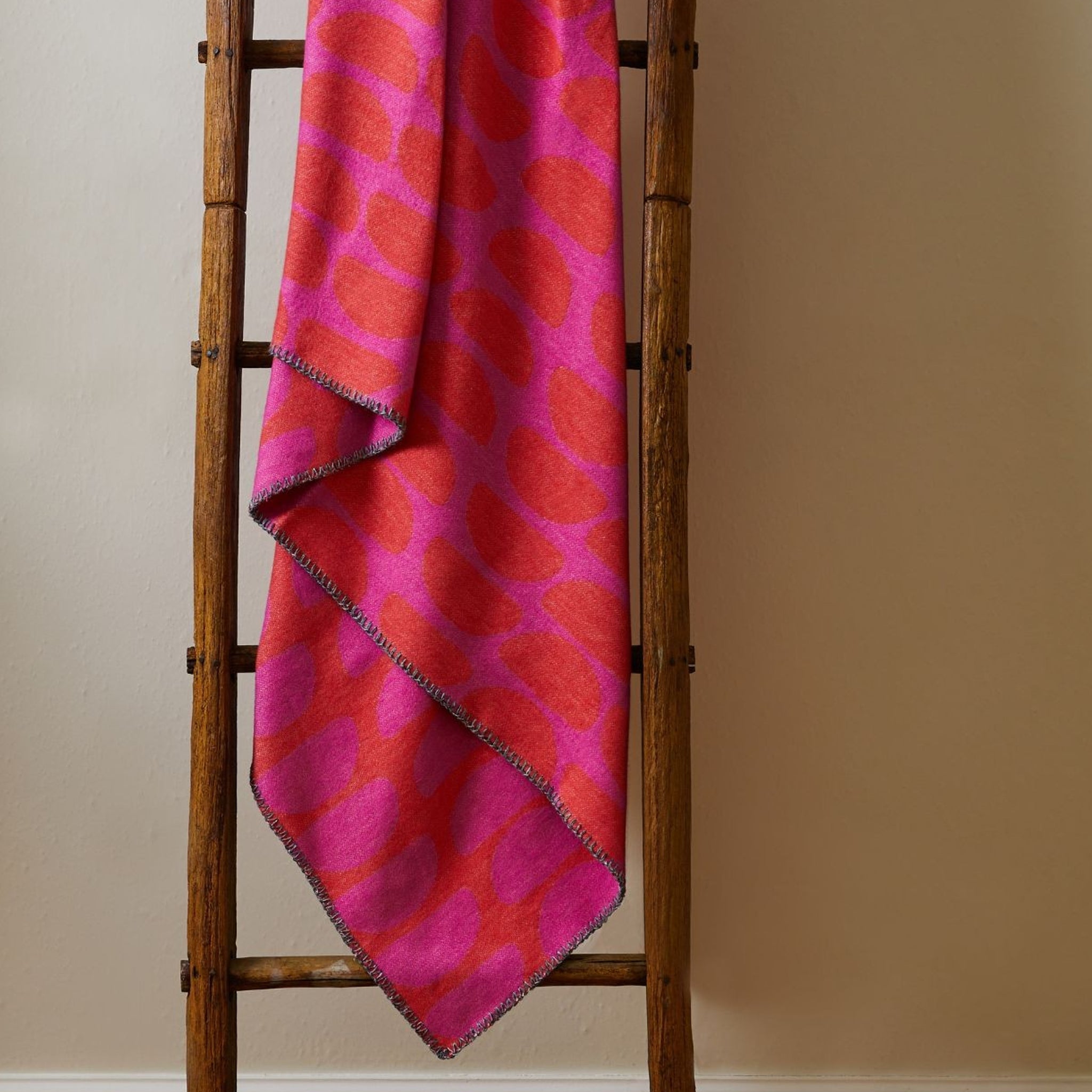 Halfmoon Blanket Stitch Throw