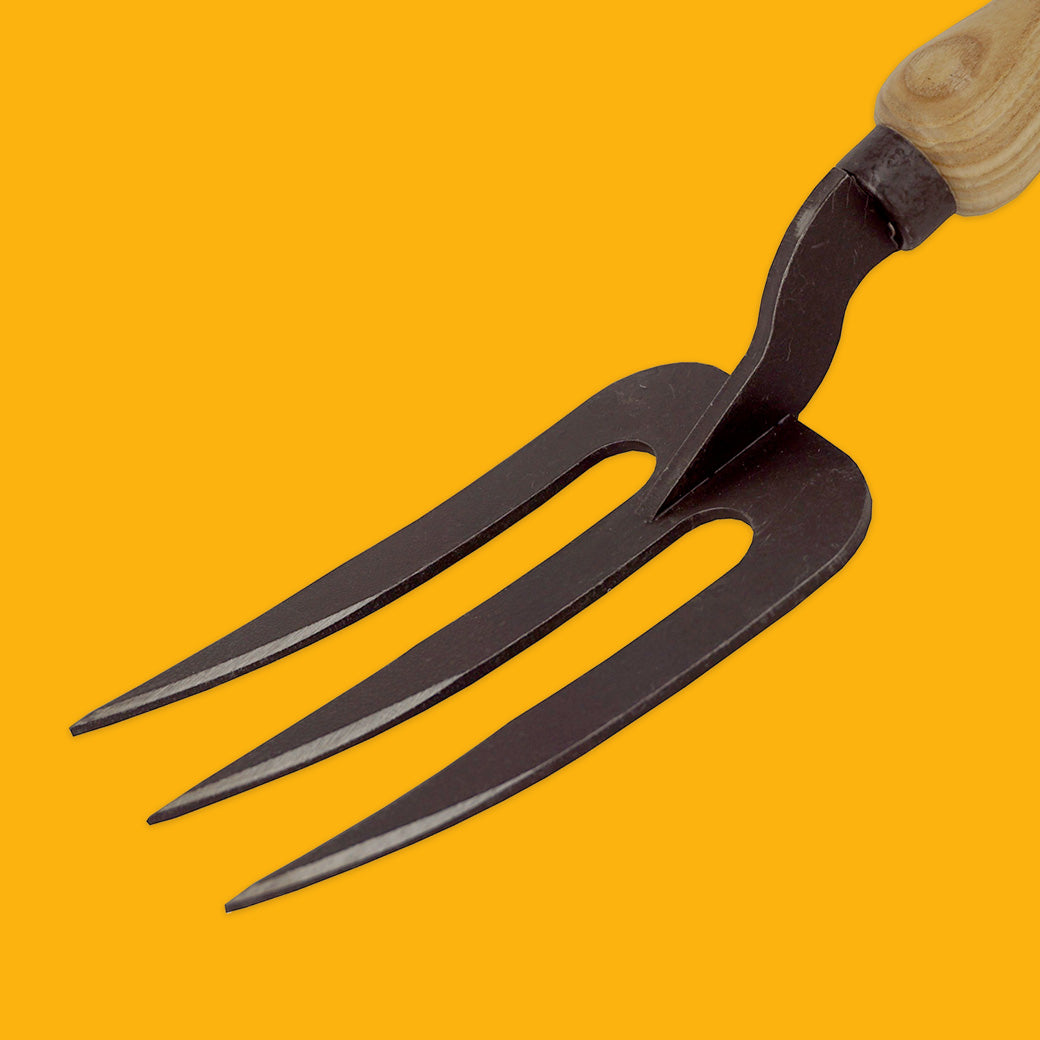 DeWit Handfork Welldone with ash handle zoomed in on steel head
