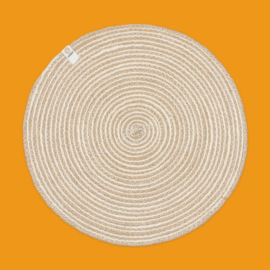 Round Spiral Jute Tablemat in Natural/White