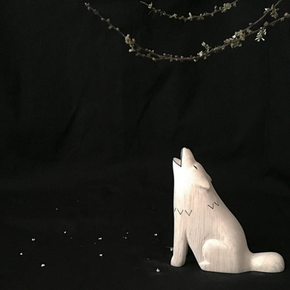 Pole Pole Animal Wolf carving in the night sky by T-Lab 